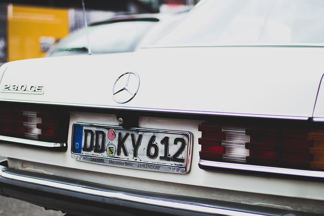 zadek mercedesu